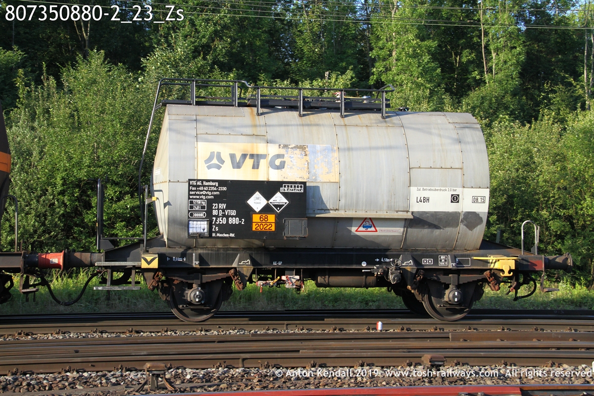 807350880-2_23_Zs.JPG